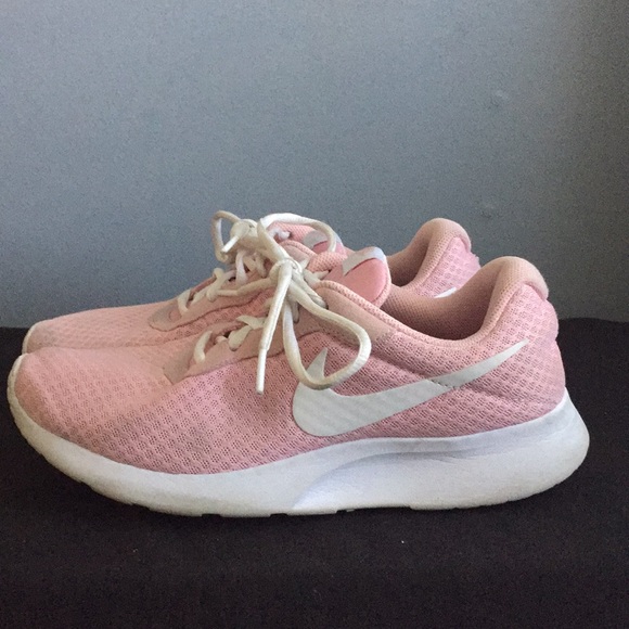 Nike - Picture 2 of 6